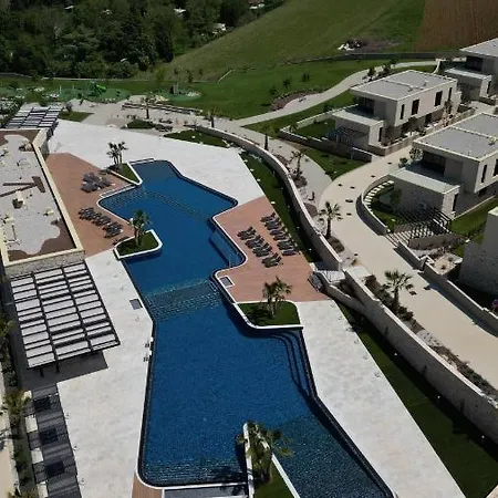 Petram & Residences Апарт-отель
