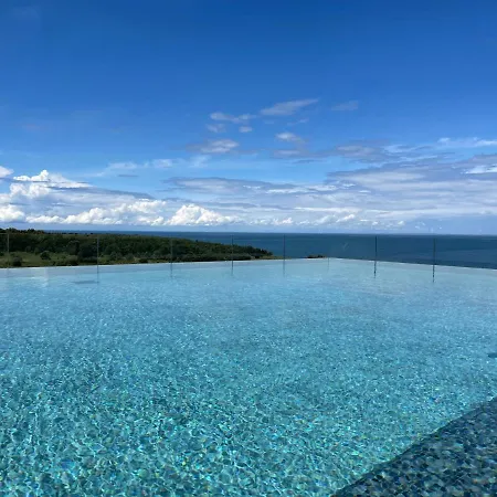 アパートホテル Petram & Residences 4*