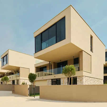 Petram & Residences Aparthotel 4*