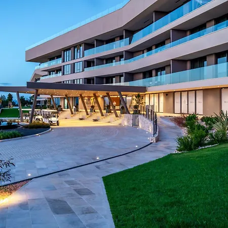 Апарт-отель Petram & Residences
