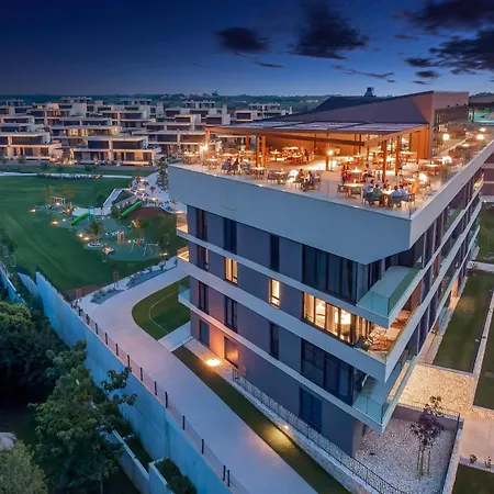 Petram & Residences Апарт-отель