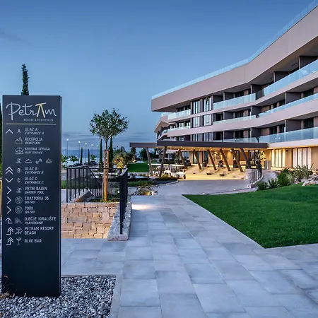 Апарт-отель Petram & Residences 4*