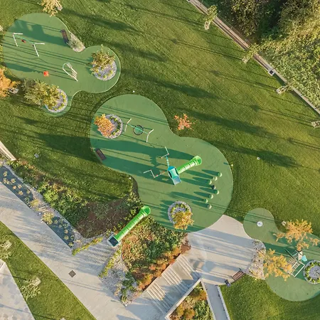 Petram & Residences アパートホテル 4*