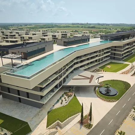 アパートホテル Petram & Residences 4*