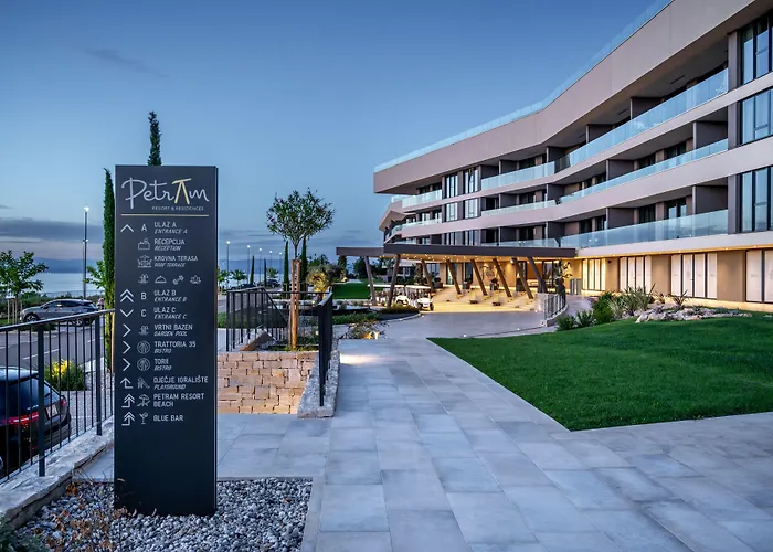 Aparthotel Petram & Residences 4*