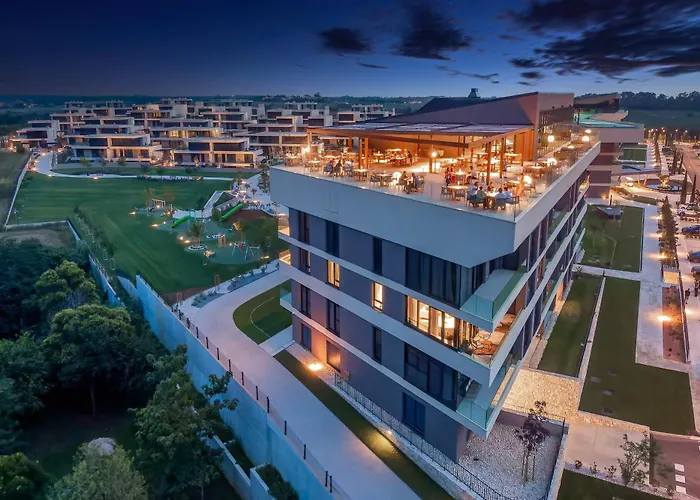 Petram & Residences Aparthotel