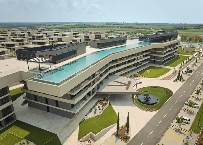 Aparthotel Petram & Residences 4*